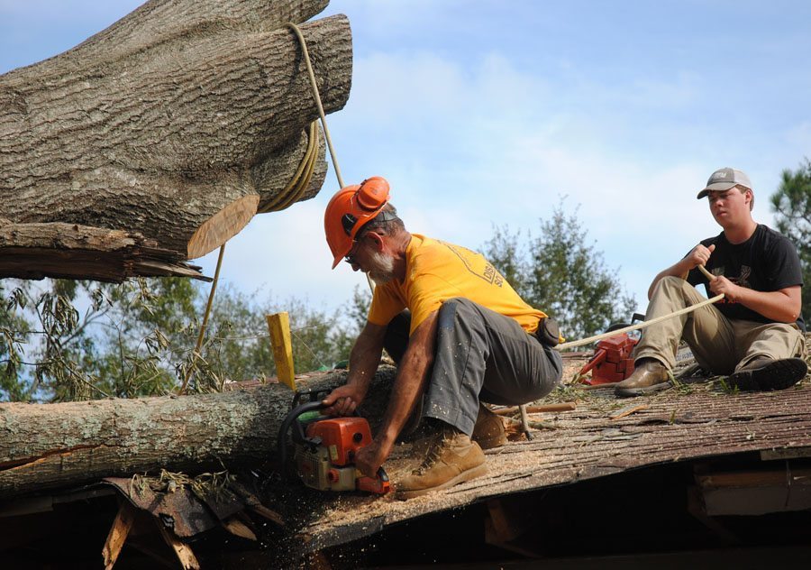 Southern Baptist Disaster Relief Helping With Hurricane Matthew Clean-up