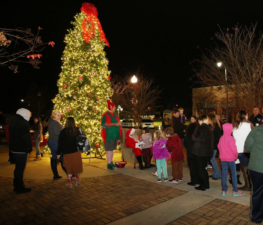 PHOTO GALLERY: City Of Dillon Holds Christmas Tree Lighting