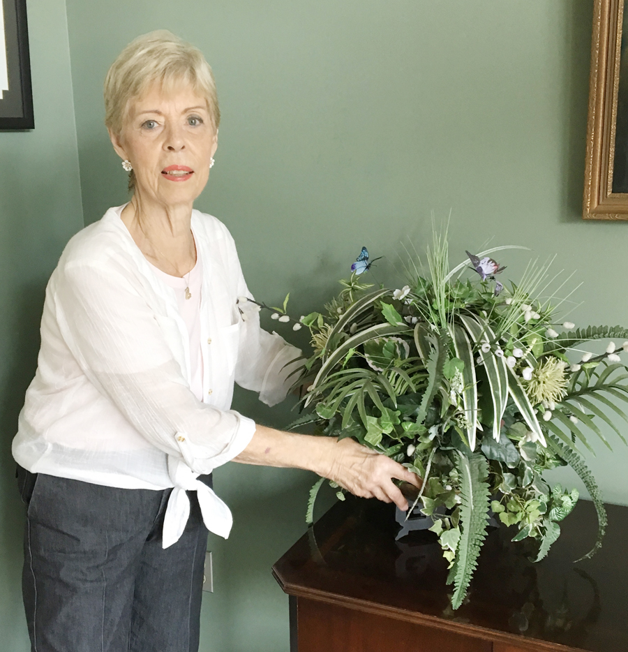 Glove And Trowel Garden Club Places Arrangement At Library