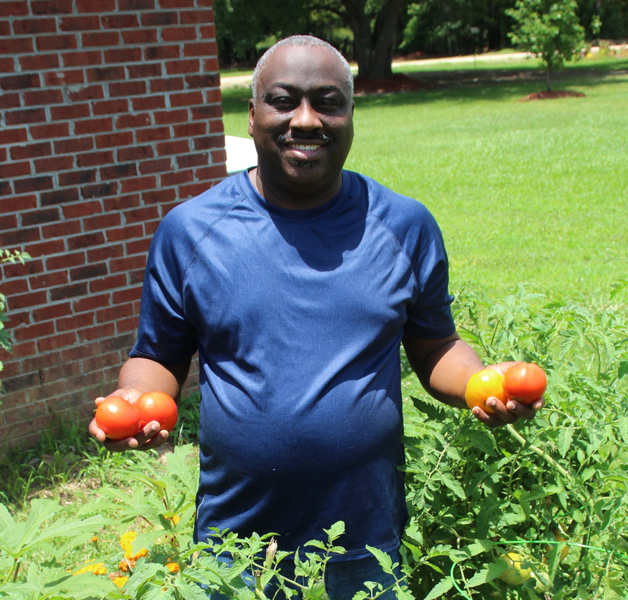 Cedric Page Crowned 2021 Dillon County Tomato Champion