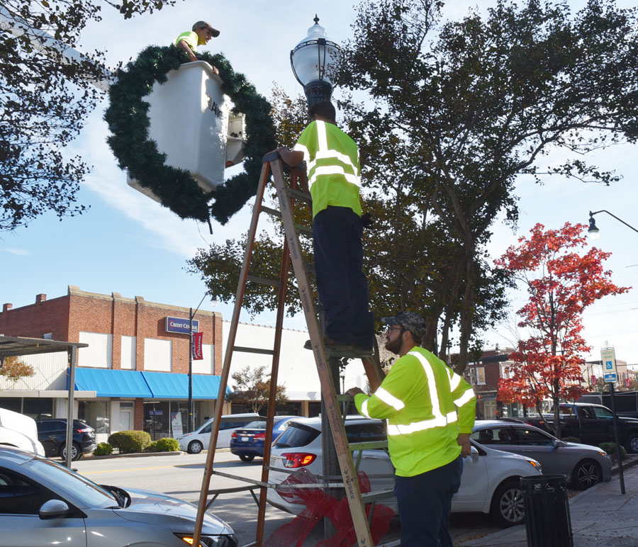 PHOTO GALLERY: It’s Beginning To Look Like Christmas In Dillon