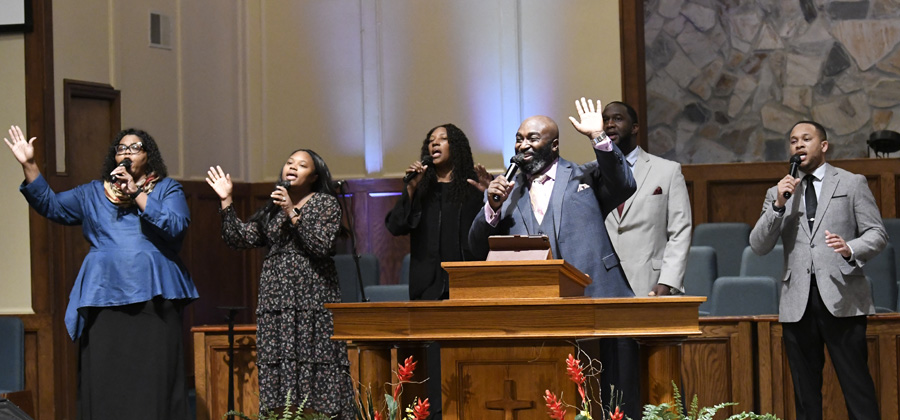 PHOTO GALLERY: Community Thanksgiving Service Held At Great Expectations