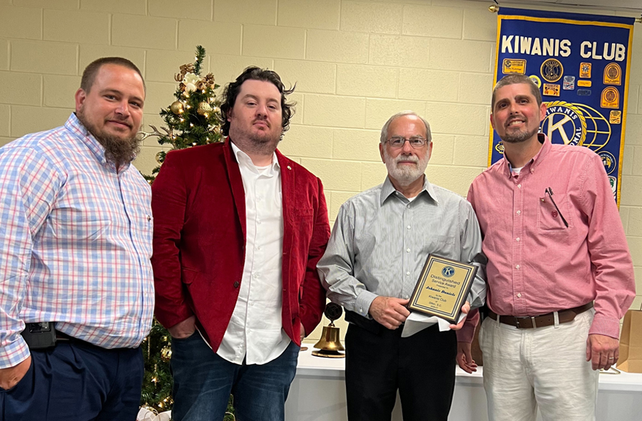 Kiwanis Club Presents Awards