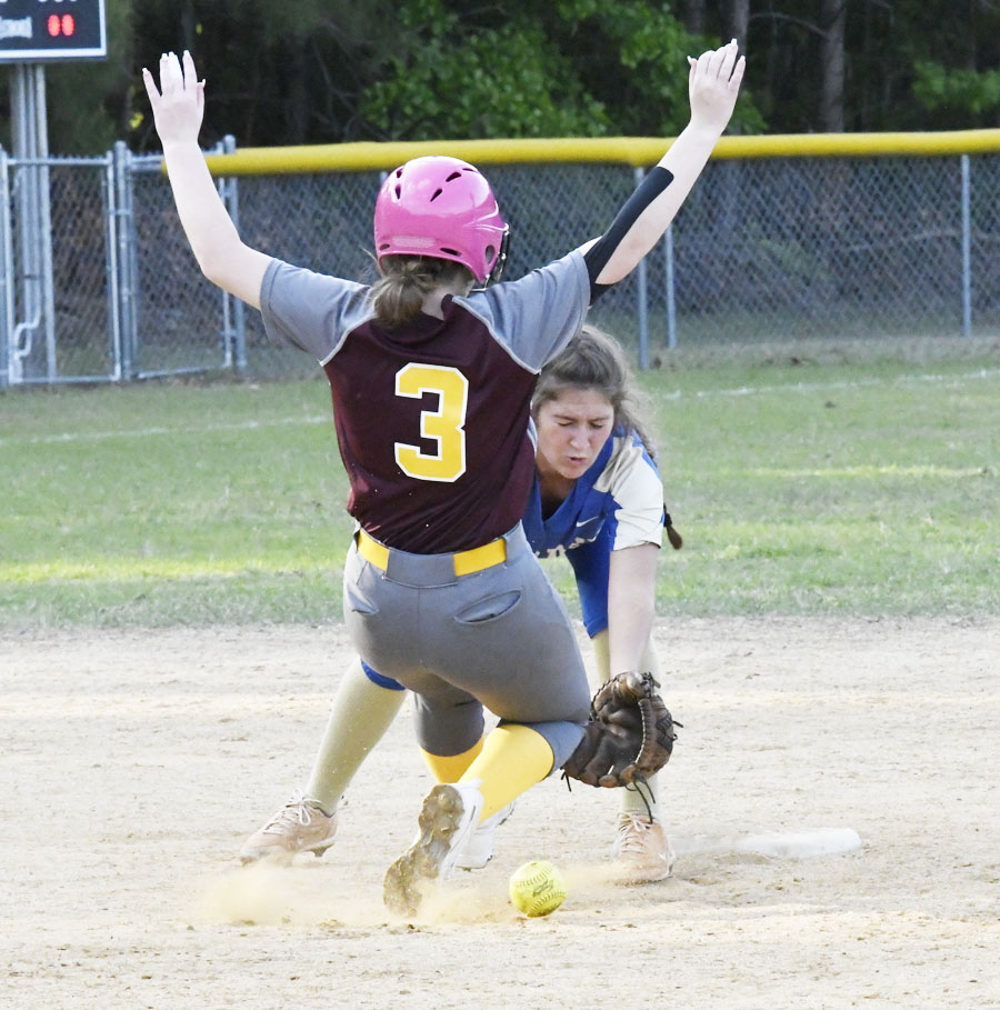PHOTO GALLERY: DCS v. Pee Dee Softball