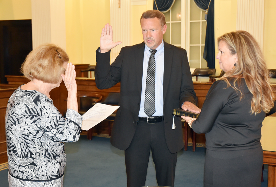 Jamie Hamilton Sworn In As Interim Sheriff Of Dillon County (with photo gallery)