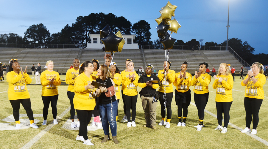 PHOTO GALLERY: Alumni Cheerleaders and Band Perform