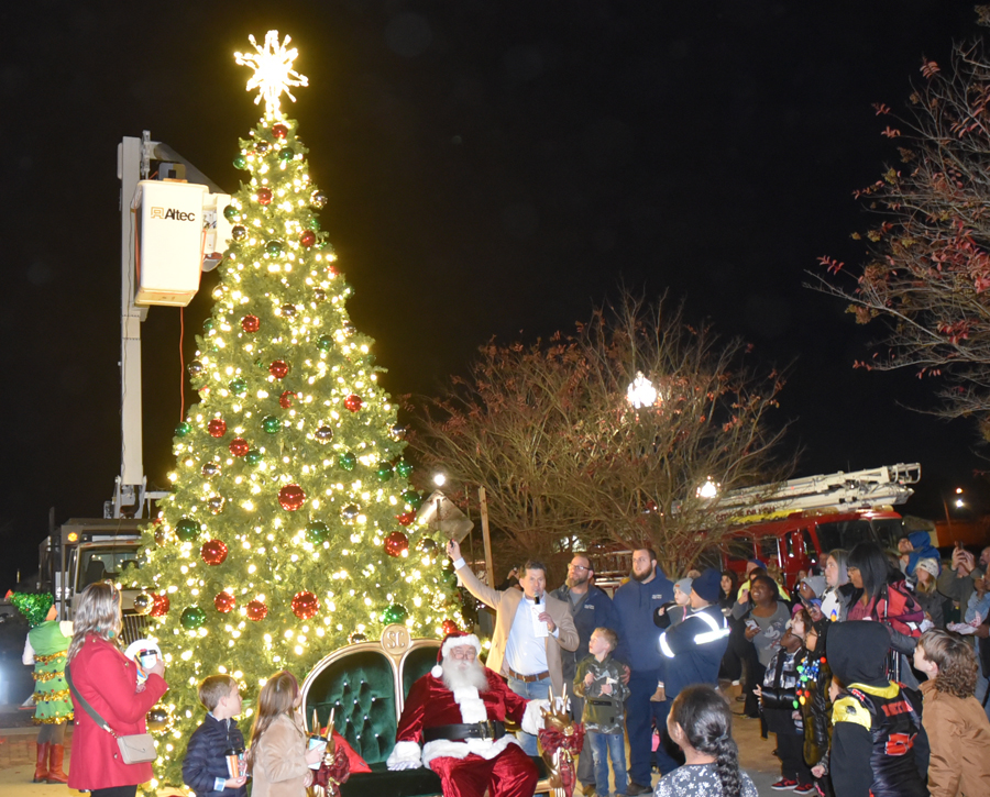 PHOTO GALLERY: Hundreds Attend City Of Dillon Christmas Tree Lighting