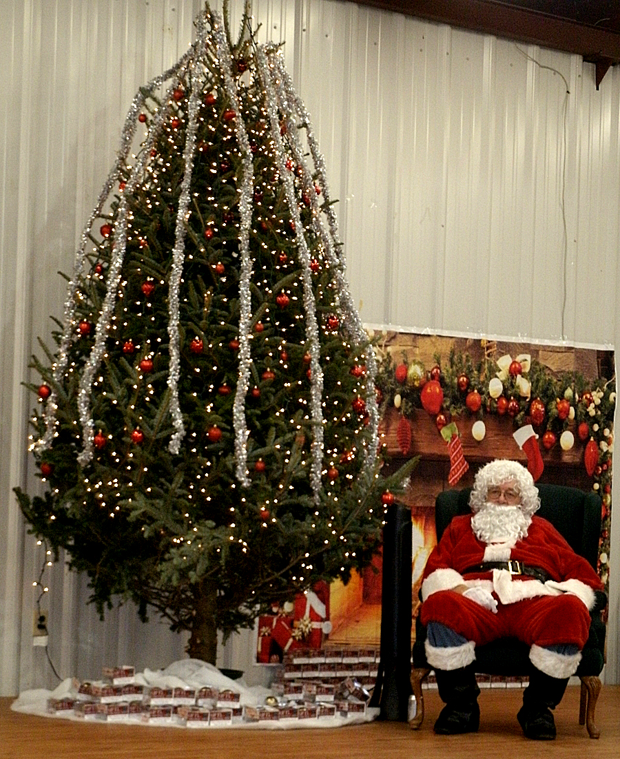 PHOTO GALLERY: Lake View’s Christmas On The Boulevard Goes Forward Despite Rain Threat