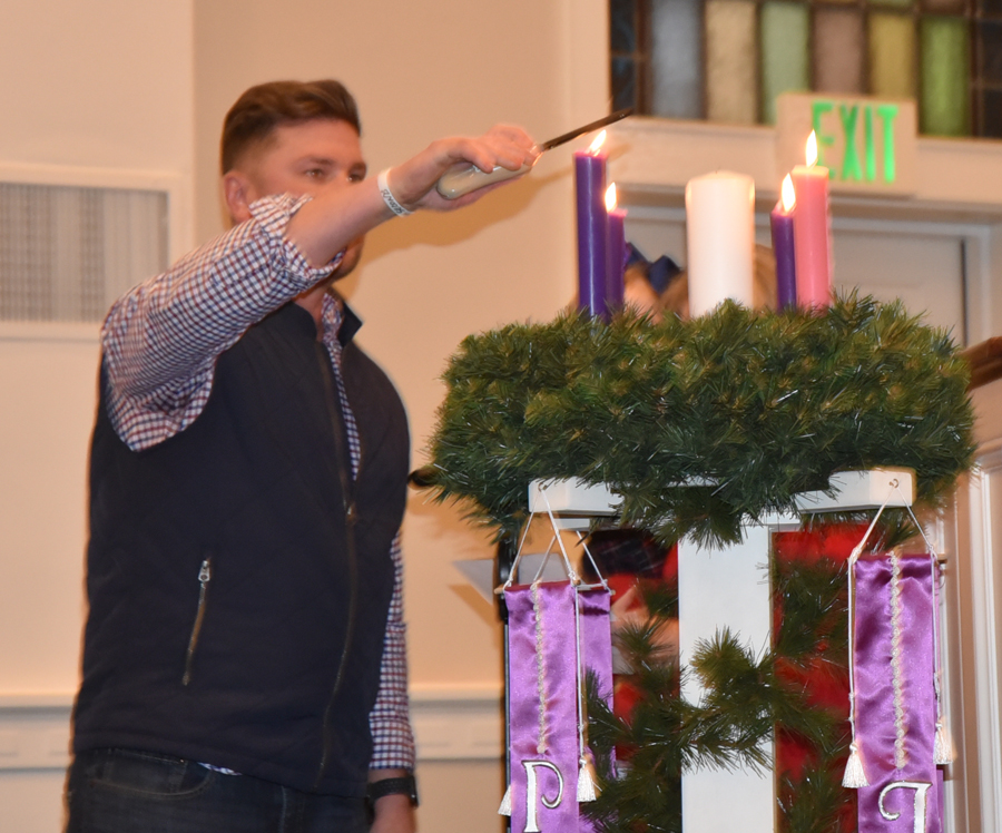 PHOTO GALLERY: First Baptist Church Holds Christmas Eve Candlelight Service